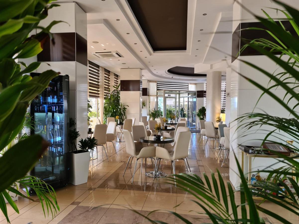 Hotel Arvi Дуррес Екстер'єр фото