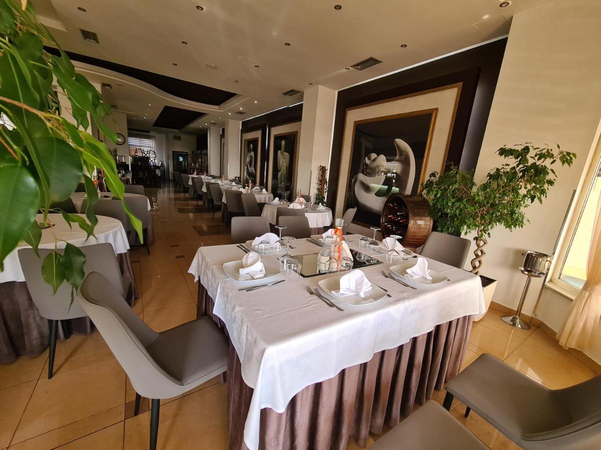 Hotel Arvi Дуррес Екстер'єр фото