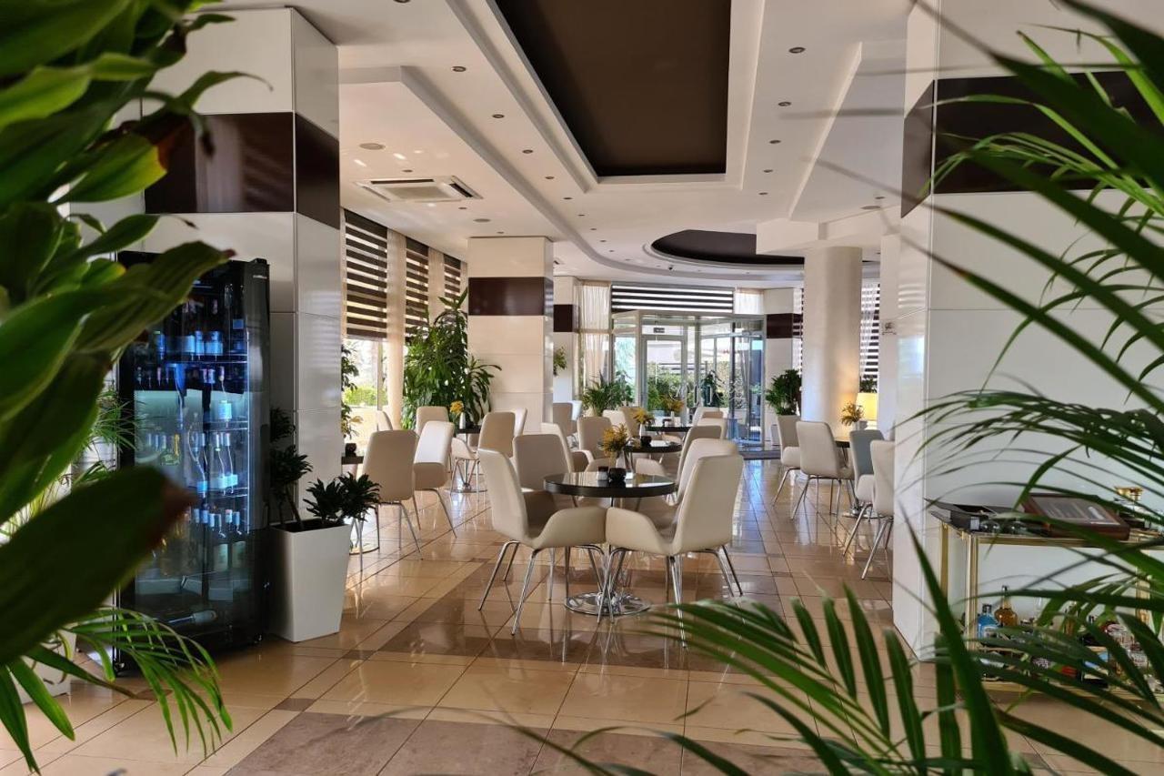 Hotel Arvi Дуррес Екстер'єр фото