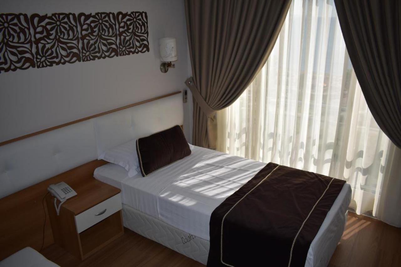 Hotel Arvi Дуррес Екстер'єр фото