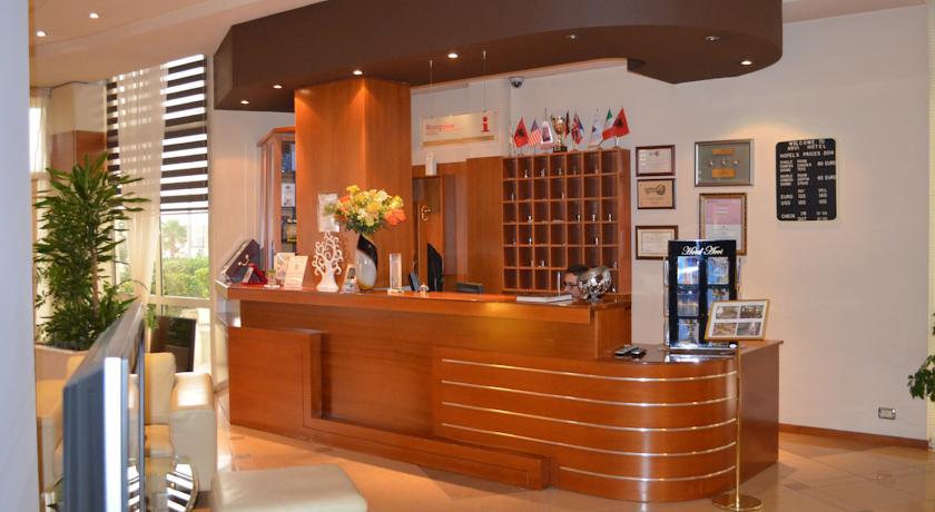 Hotel Arvi Дуррес Екстер'єр фото