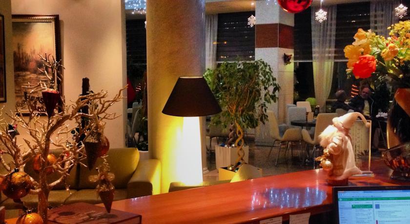 Hotel Arvi Дуррес Екстер'єр фото