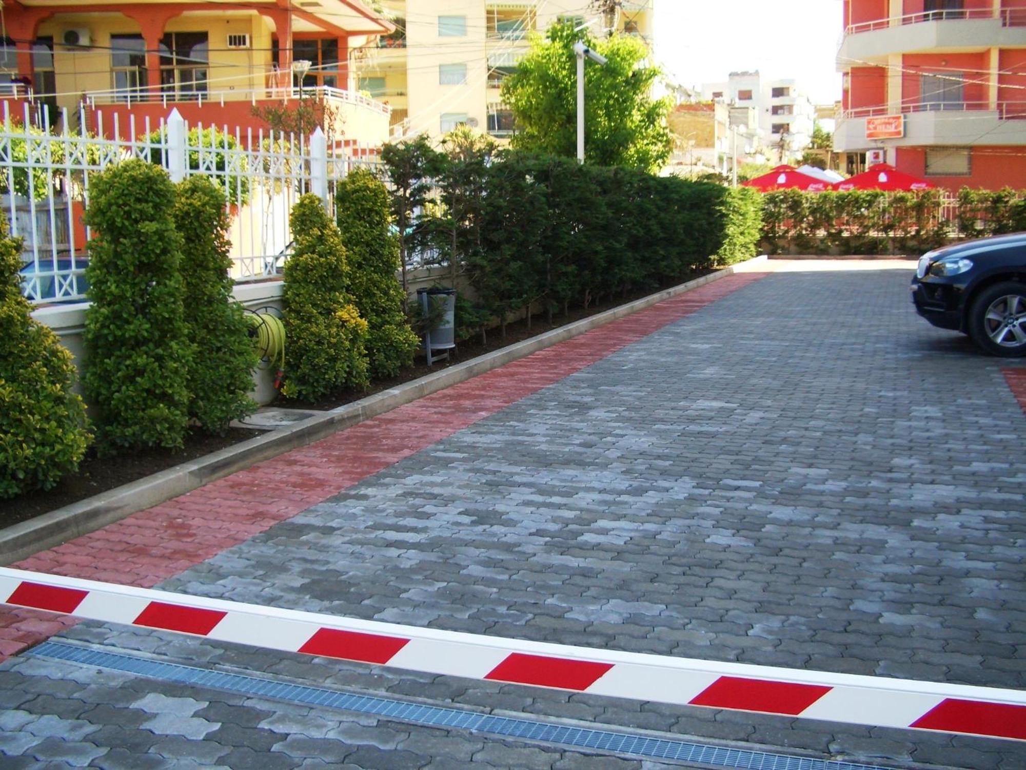 Hotel Arvi Дуррес Екстер'єр фото