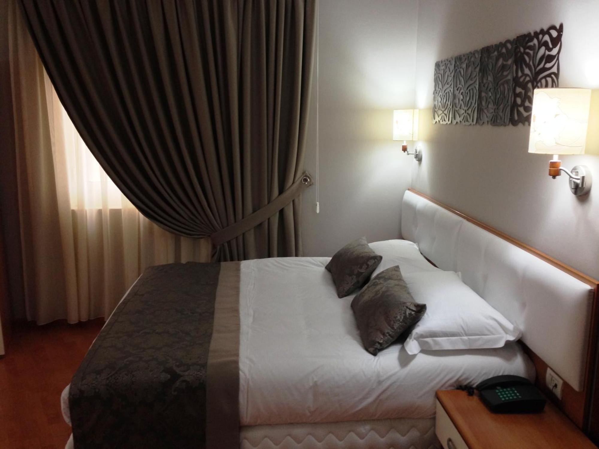 Hotel Arvi Дуррес Номер фото