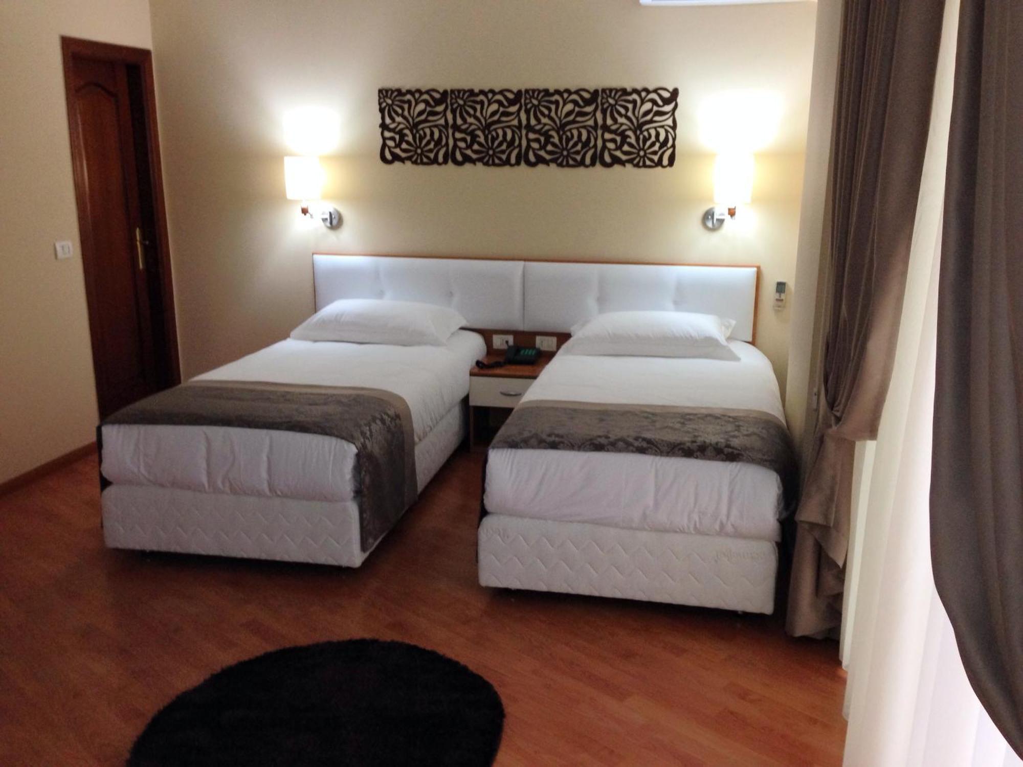 Hotel Arvi Дуррес Номер фото
