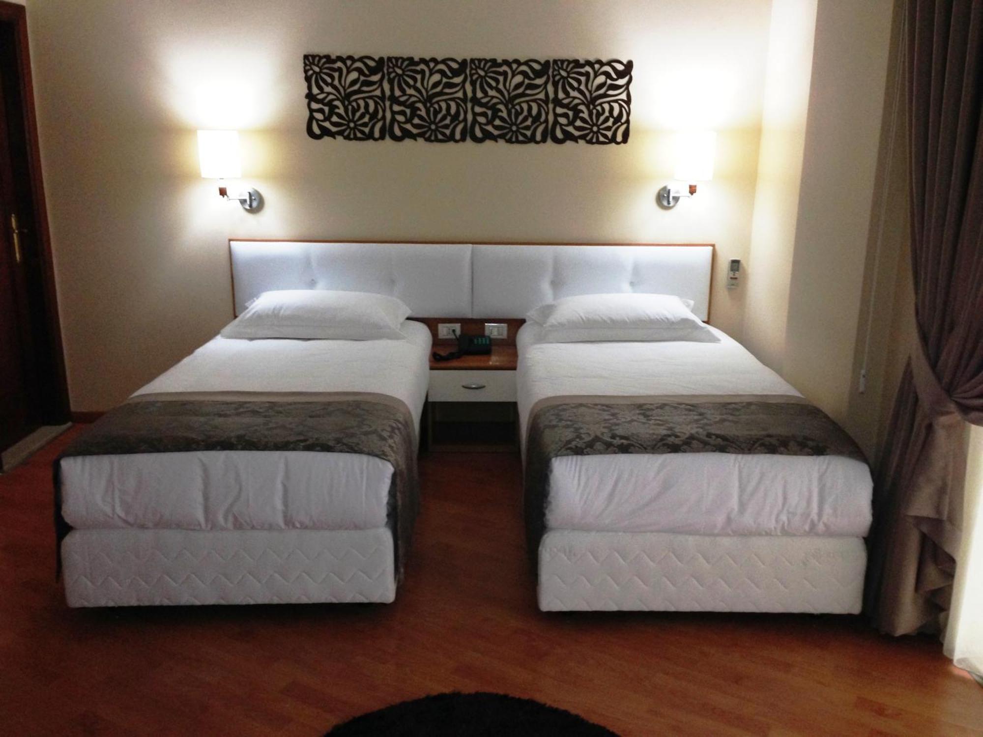 Hotel Arvi Дуррес Номер фото