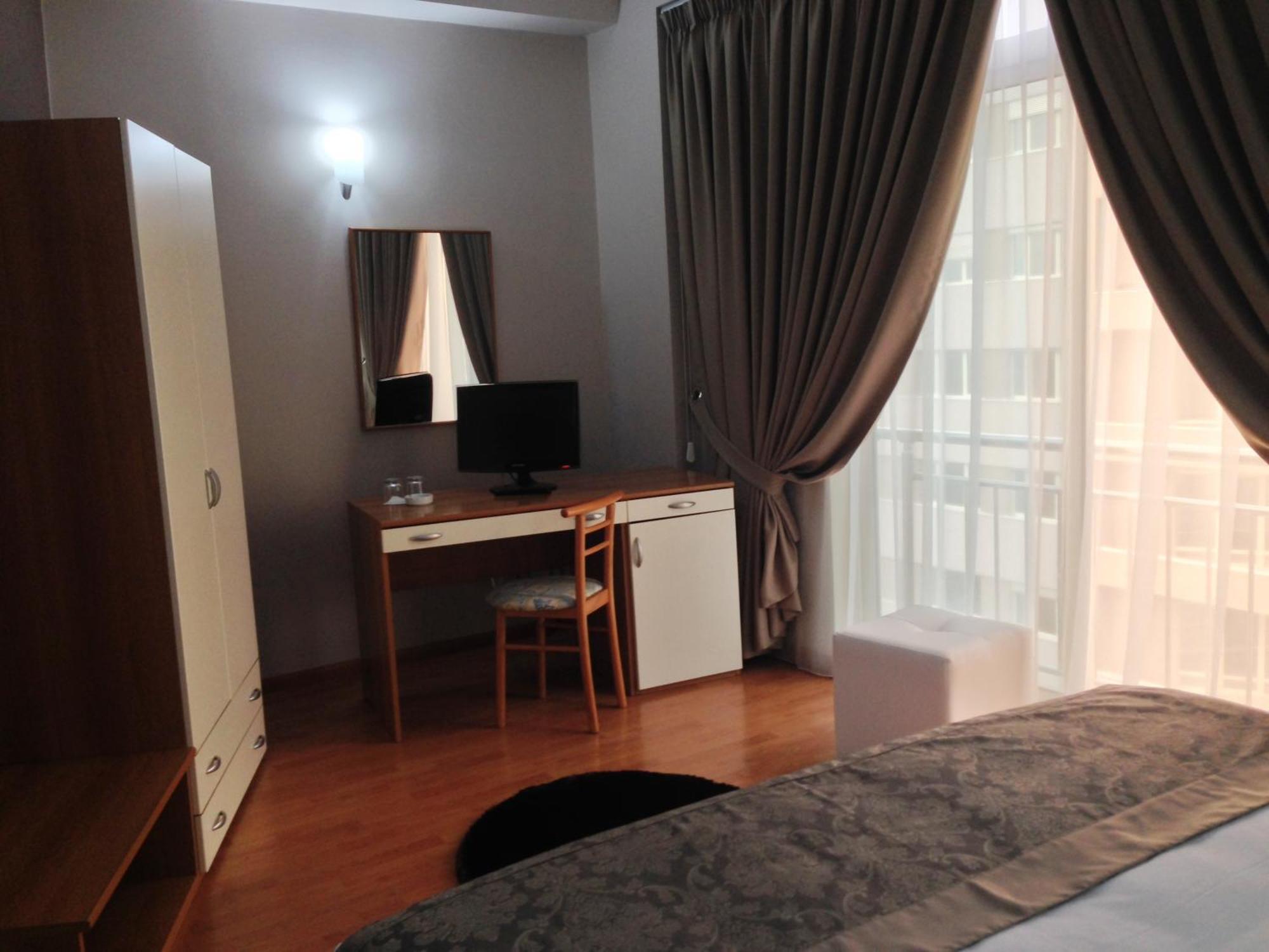 Hotel Arvi Дуррес Номер фото