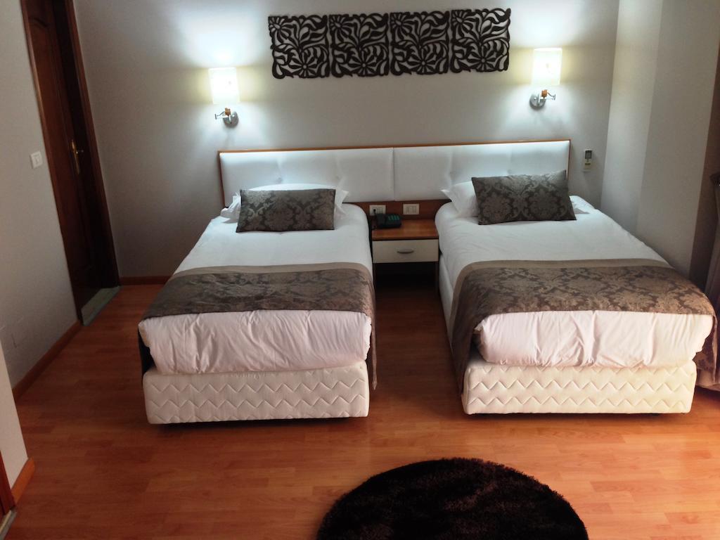 Hotel Arvi Дуррес Екстер'єр фото