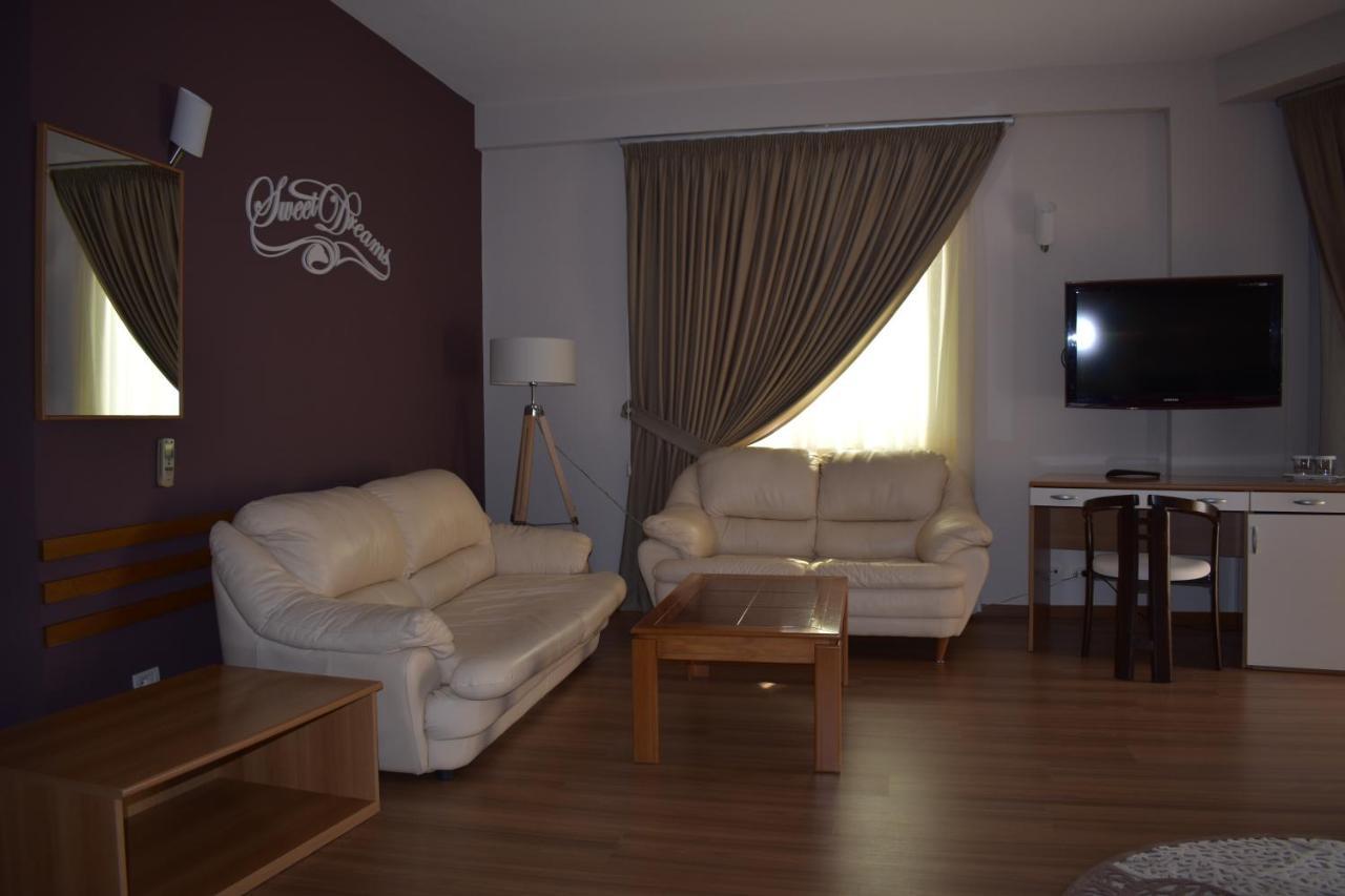 Hotel Arvi Дуррес Екстер'єр фото
