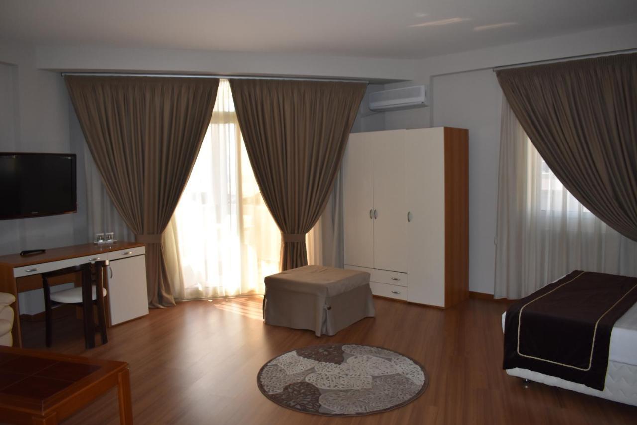 Hotel Arvi Дуррес Екстер'єр фото