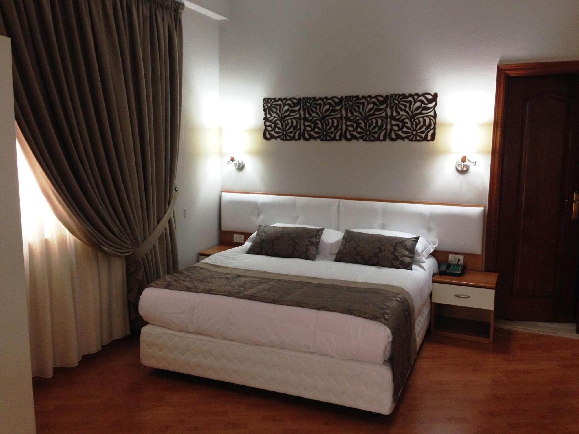 Hotel Arvi Дуррес Екстер'єр фото