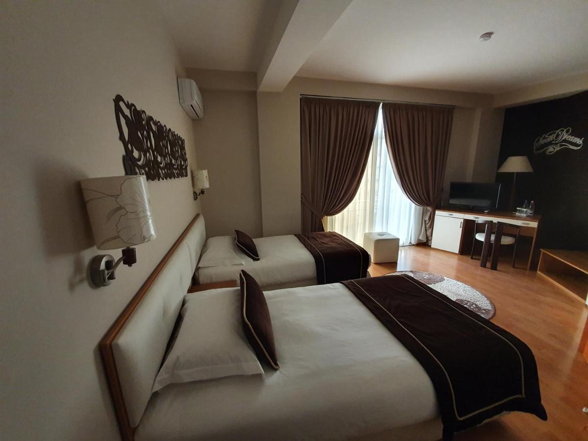 Hotel Arvi Дуррес Екстер'єр фото