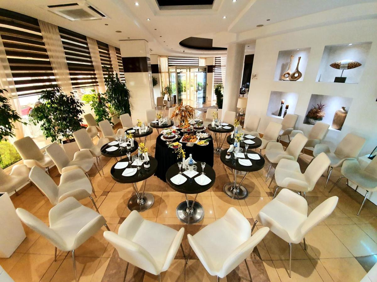 Hotel Arvi Дуррес Екстер'єр фото